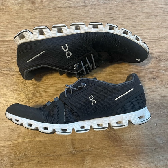 On Cloud 5 Running Shoes - Picture 2 of 9